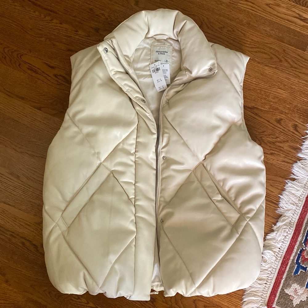 Abercrombie faux leather vest NWT size medium